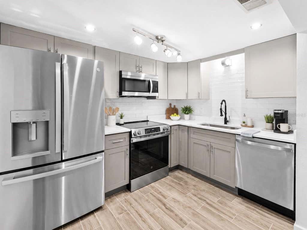 Photo of 505 Plaza Seville Court #9, Treasure Island, FL 33706 (MLS # TB8538435)