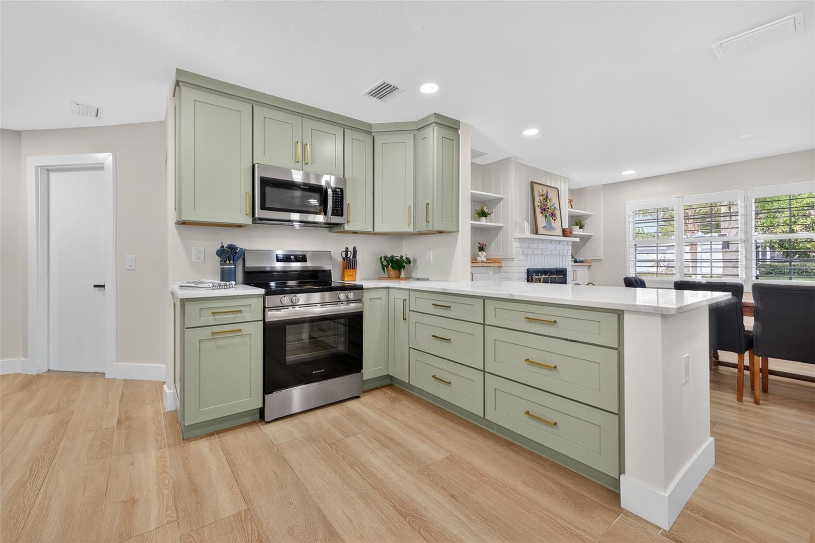 SUN-LIT SHORES - Residential