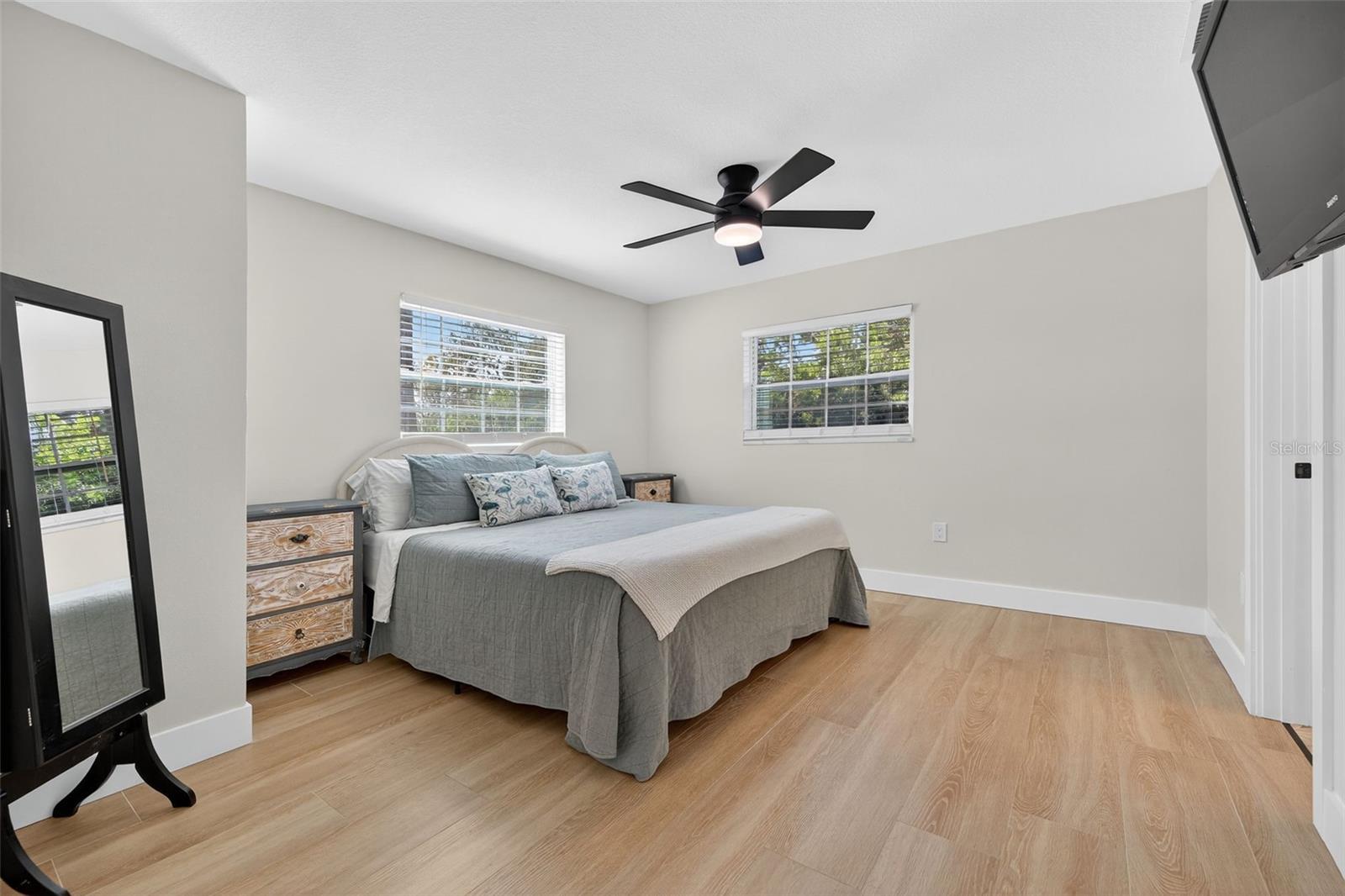 SUN-LIT SHORES - Residential