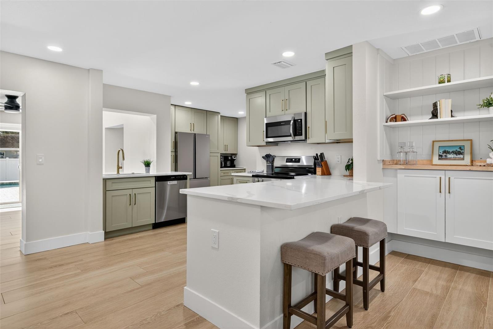 SUN-LIT SHORES - Residential