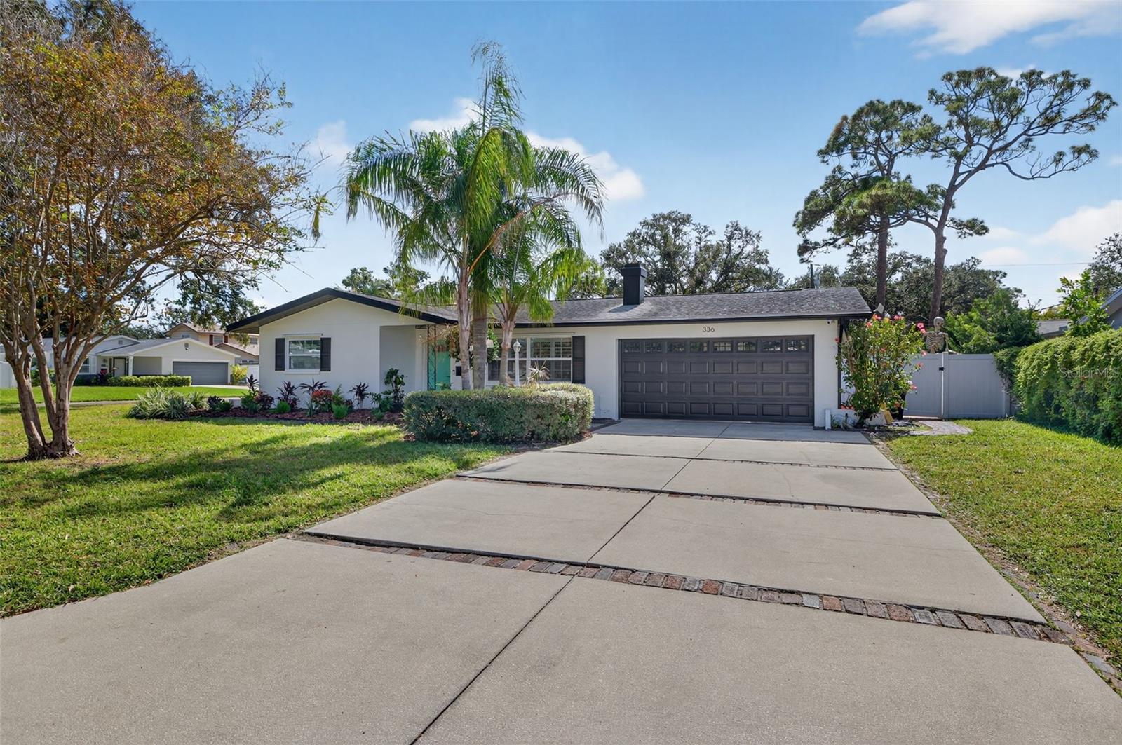 SUN-LIT SHORES - Residential