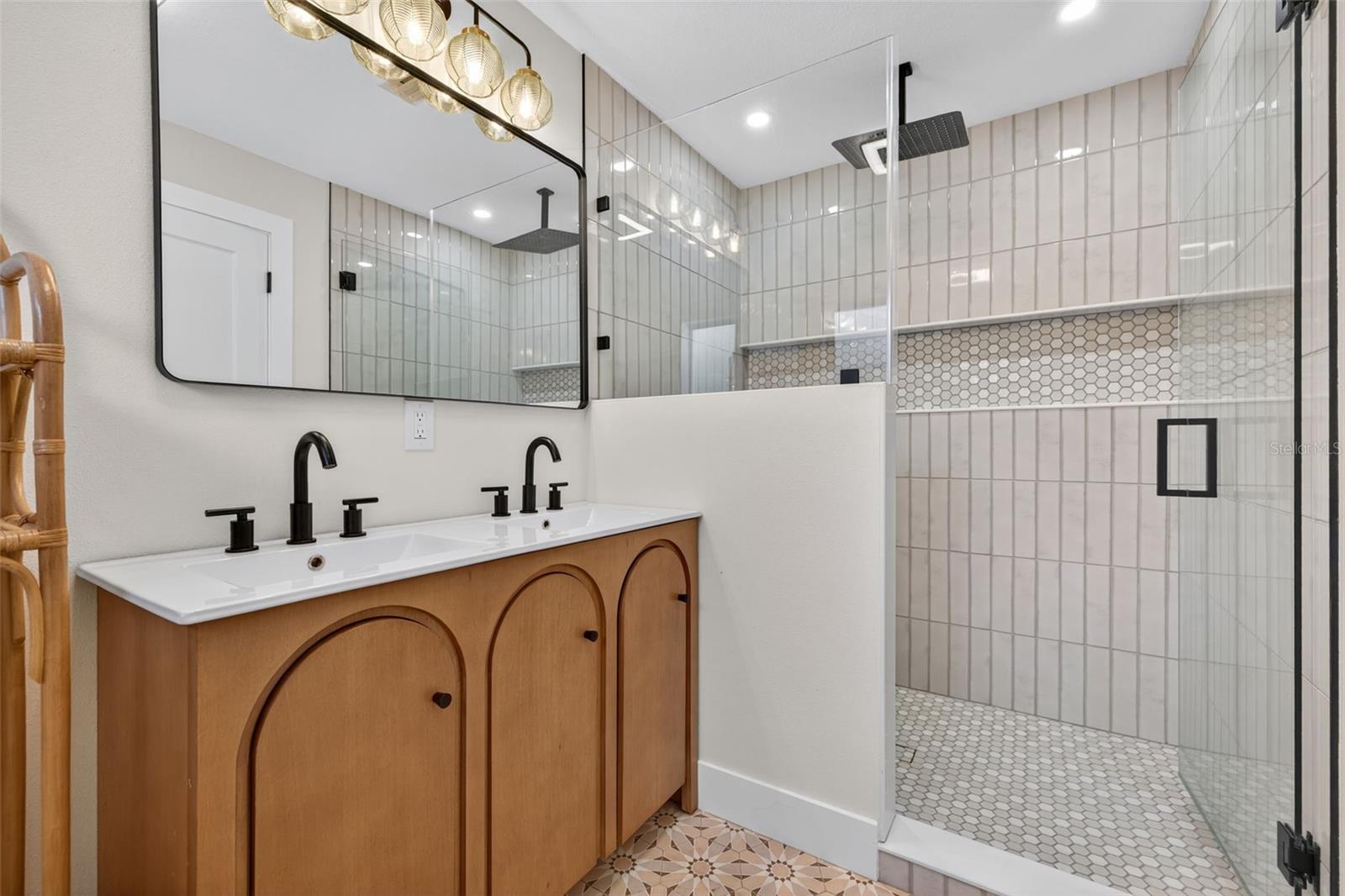 SUN-LIT SHORES - Residential