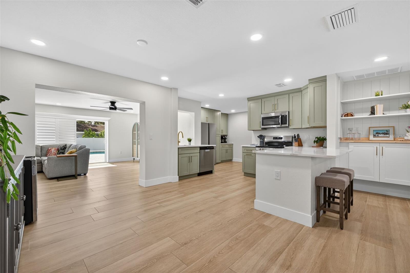 SUN-LIT SHORES - Residential