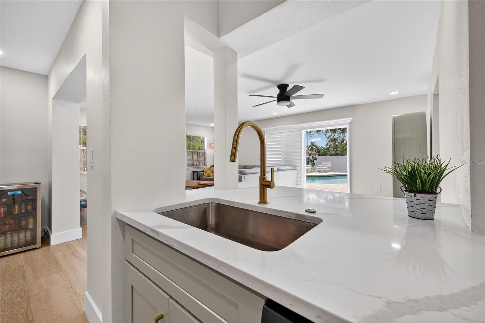 SUN-LIT SHORES - Residential