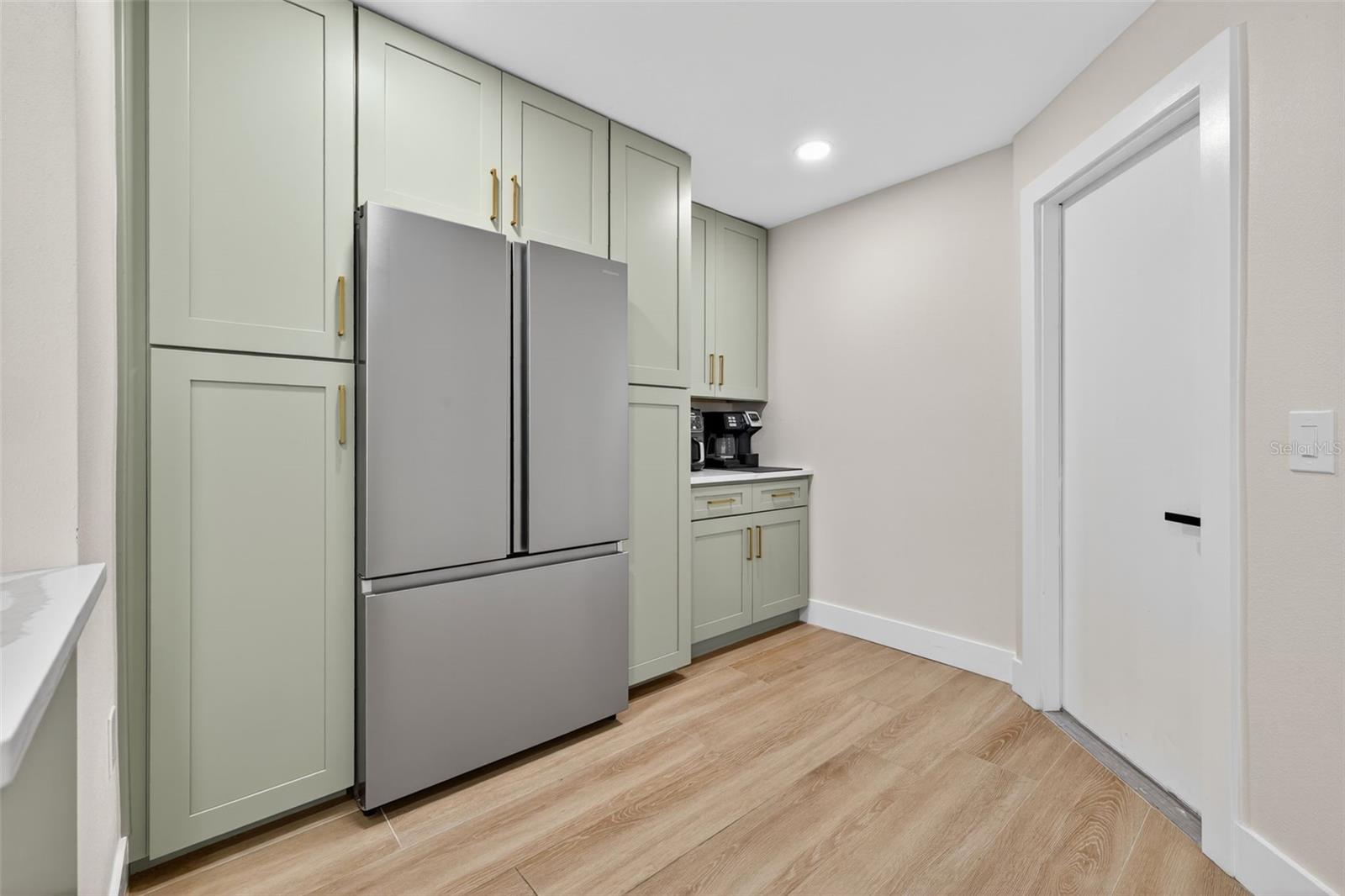 SUN-LIT SHORES - Residential