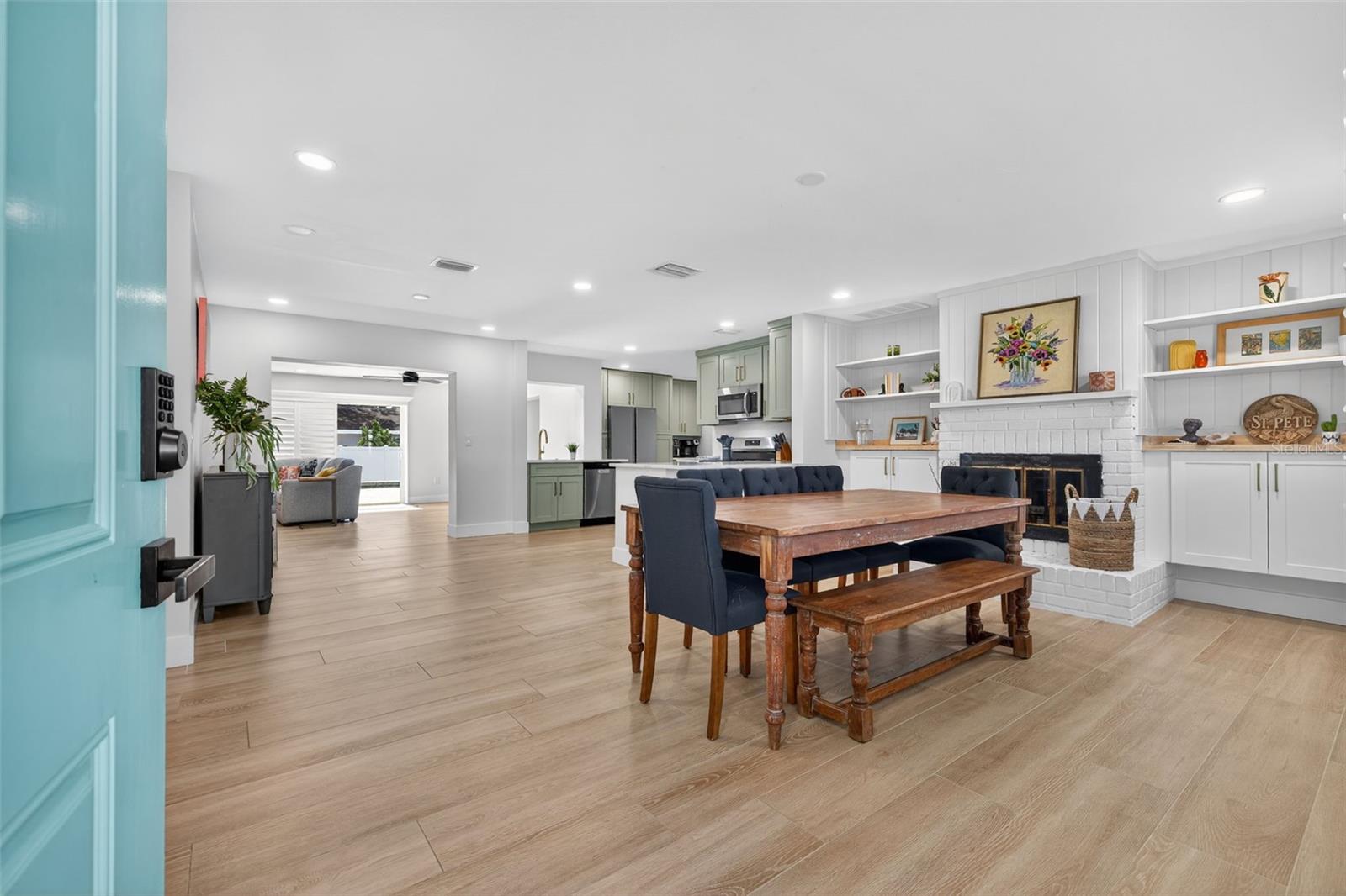 SUN-LIT SHORES - Residential