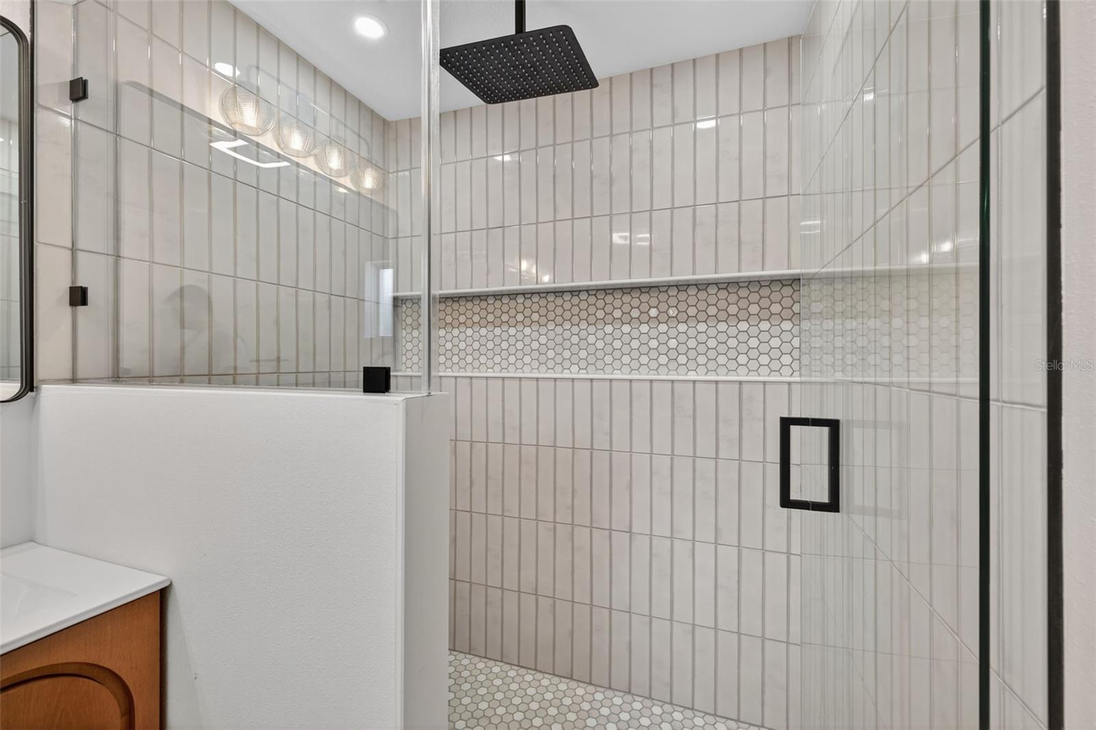 SUN-LIT SHORES - Residential