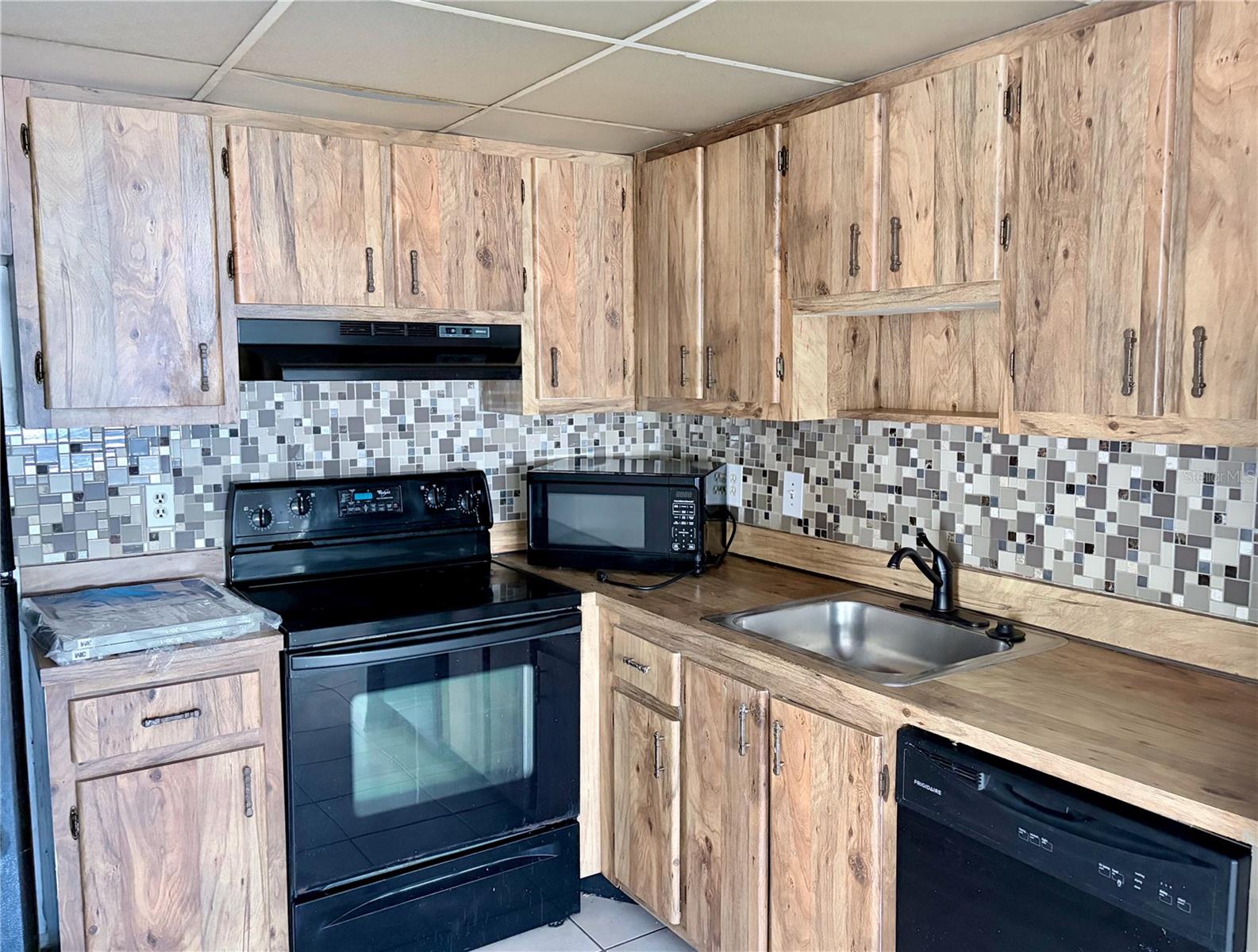 LAKEVIEW CONDO 02 - Residential