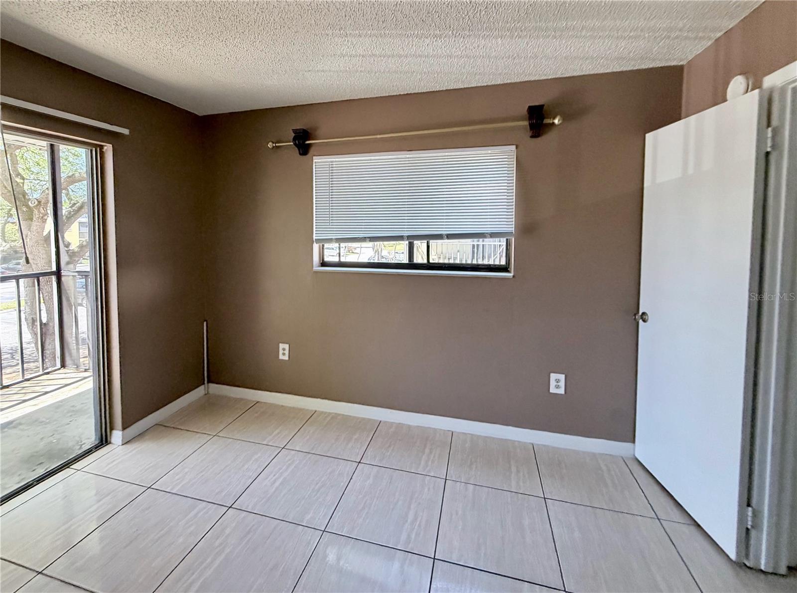 LAKEVIEW CONDO 02 - Residential