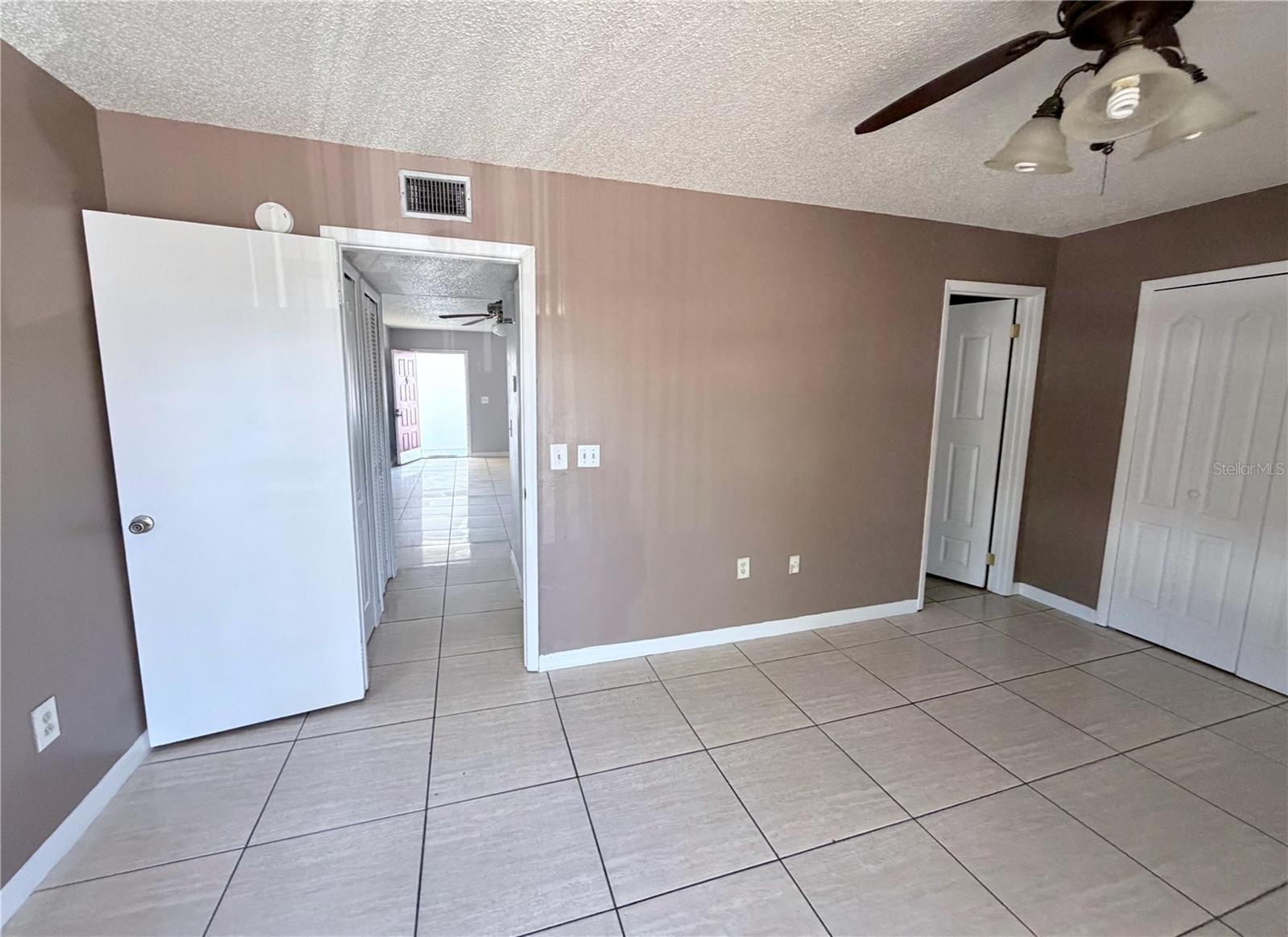 LAKEVIEW CONDO 02 - Residential