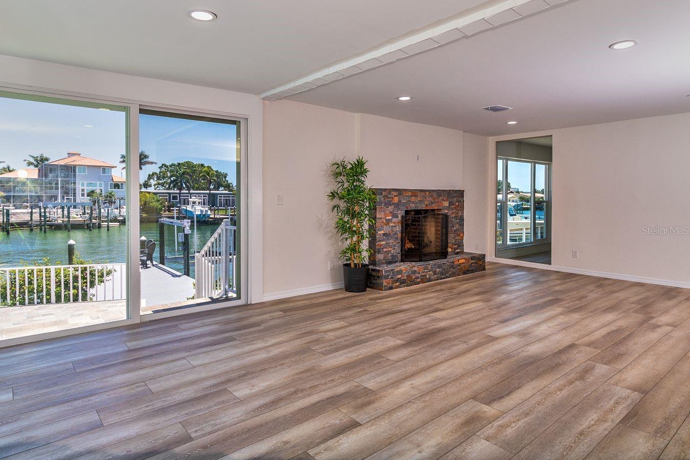 ISLAND ESTATES - Residential