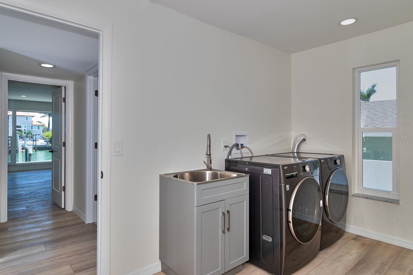 ISLAND ESTATES - Residential