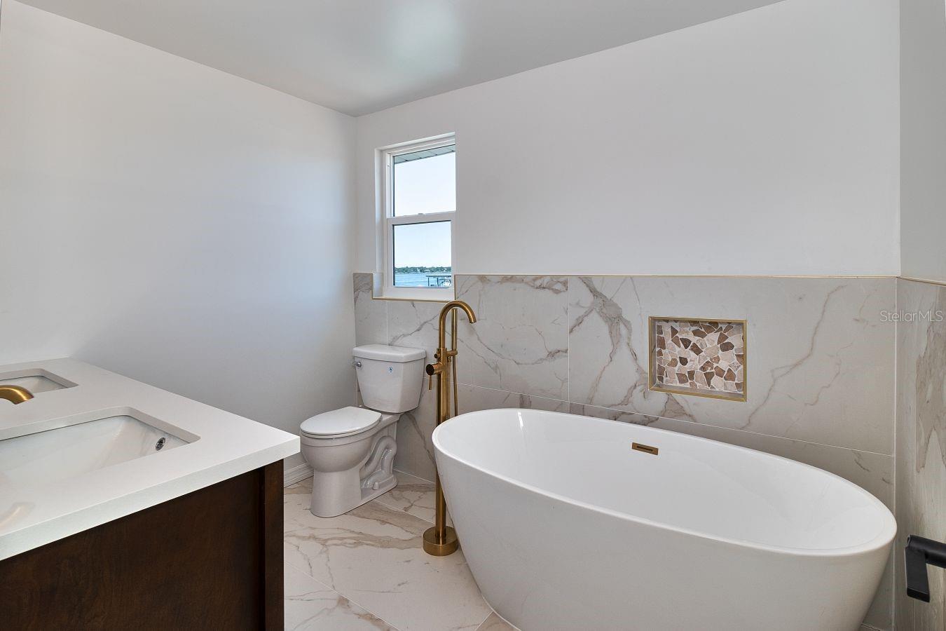 ISLAND ESTATES - Residential