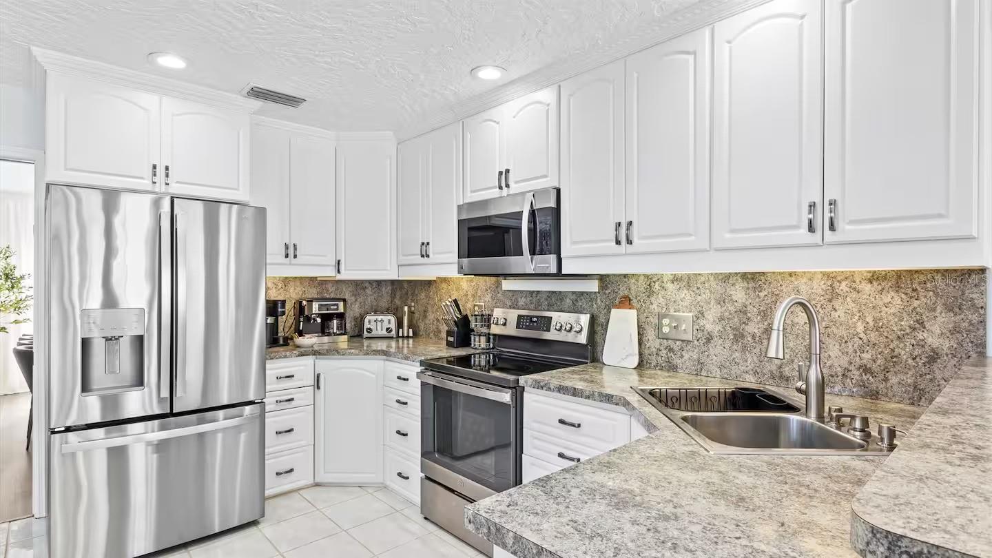 PINE MEADOW - Residential