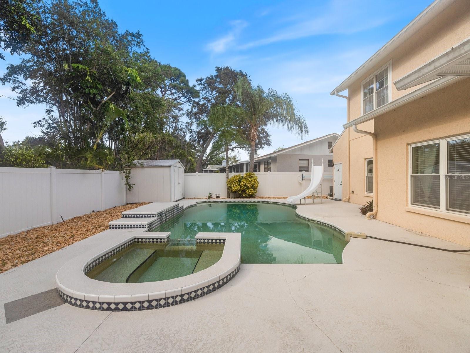 PINE LAKE - Residential