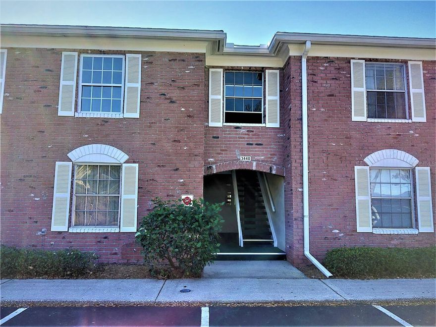 FOR RENT- Beautifully Remodeled 2 bedroom/ 2 bath condo for 55+ residents.  Open floor plan with a screened-in patio overlooking the courtyard.  Large Main bedroom with an en suite and lots of closet space. Laundry closet is located in the unit and a separate commercial laundry room is located in the clubhouse for your convenience. The community is Gated and offers a large lap pool, tennis courts, shuffleboard and a clubhouse. Located near public transit and waling distance to groceries and shopping.  ONLY 10 minutes to the beach and 25 minutes to the Tampa airport,  Call now to schedule a showing.