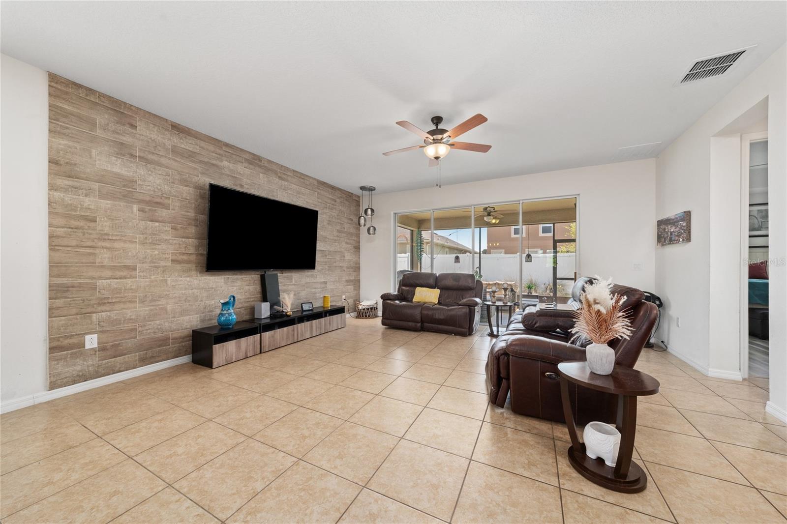 TAPESTRY PH 5 - Residential