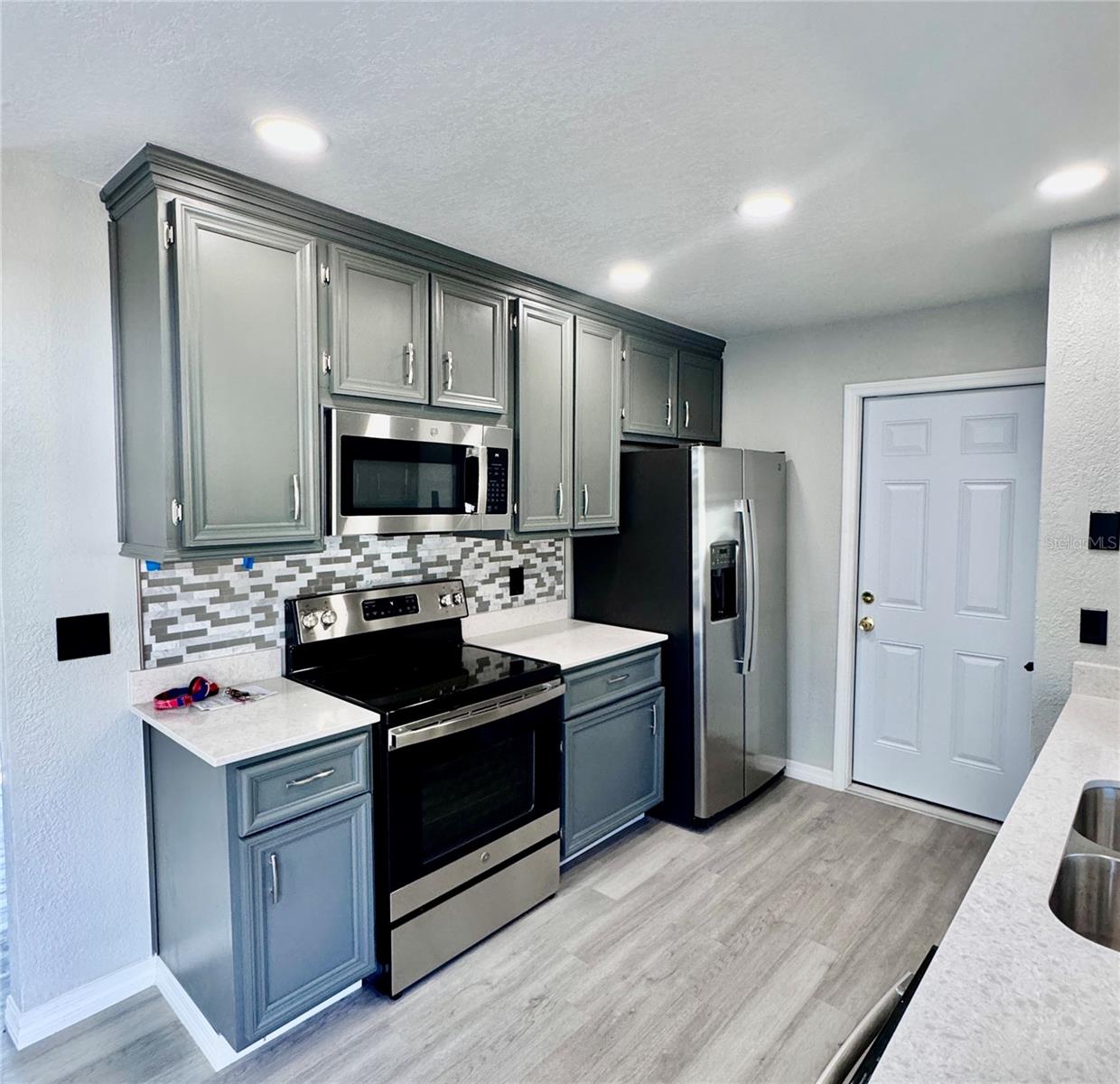 HILL N DALE - Residential