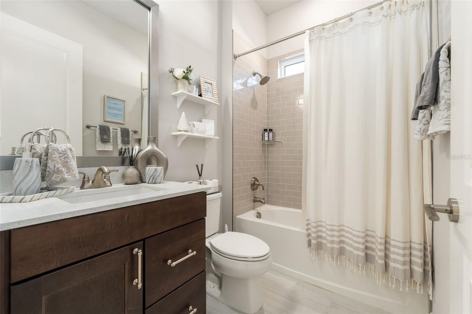 OAKMONT PH 2 PB 32 PG 30 - Residential