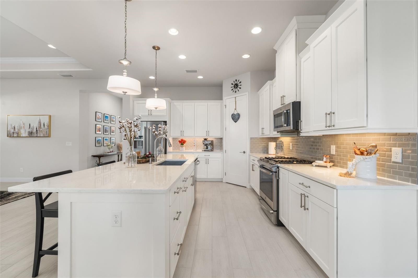 OAKMONT PH 2 PB 32 PG 30 - Residential