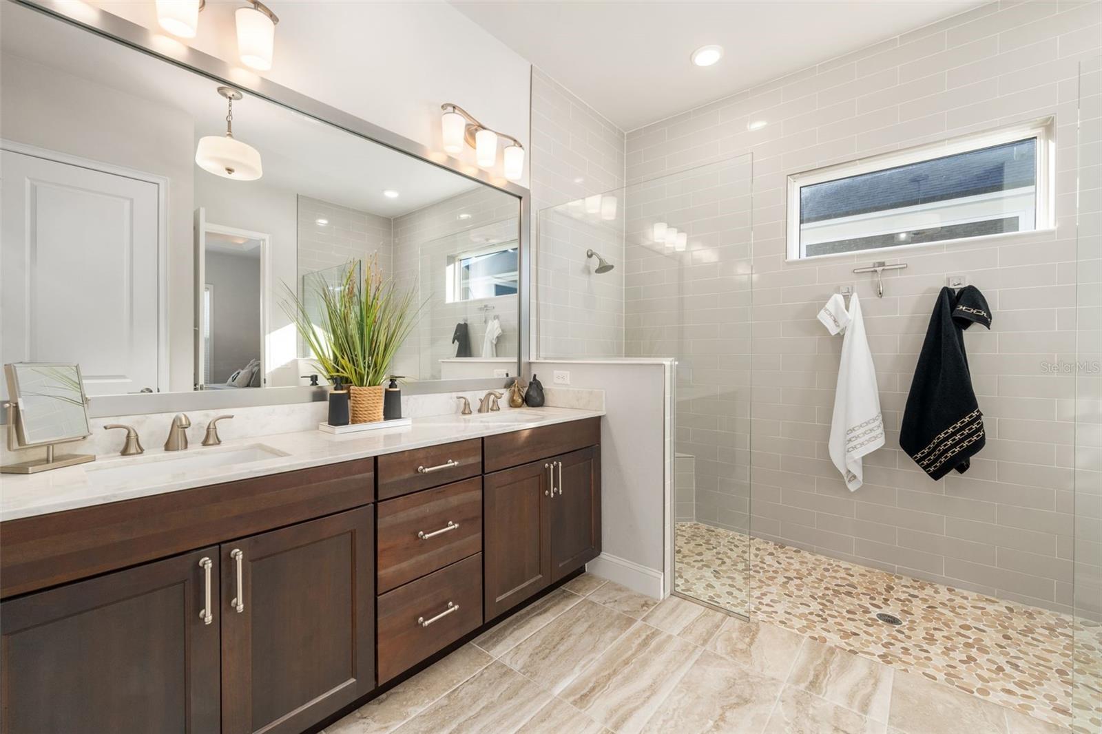 OAKMONT PH 2 PB 32 PG 30 - Residential