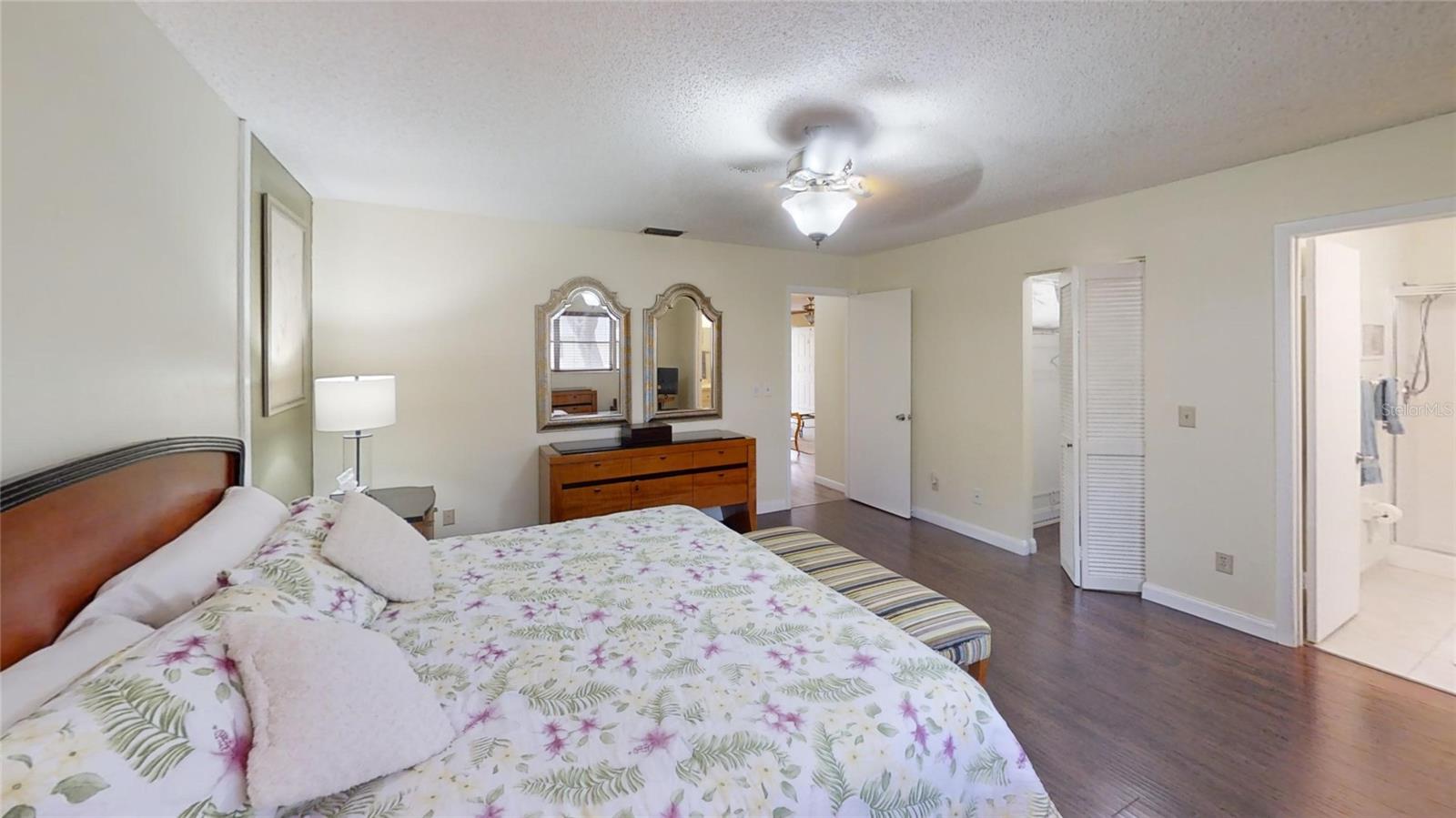 ON TOP OF THE WORLD - Residential Lease