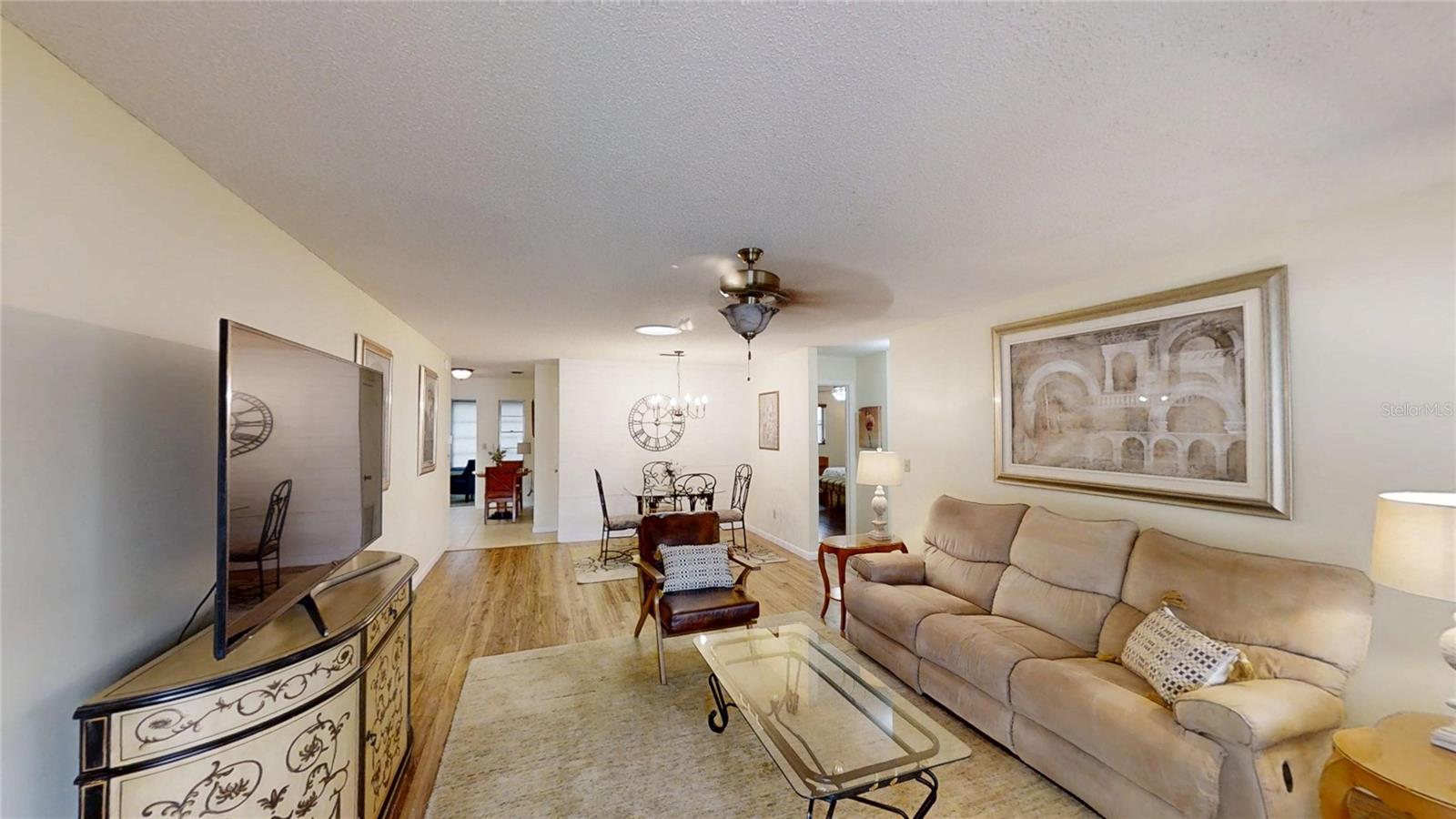 ON TOP OF THE WORLD - Residential Lease