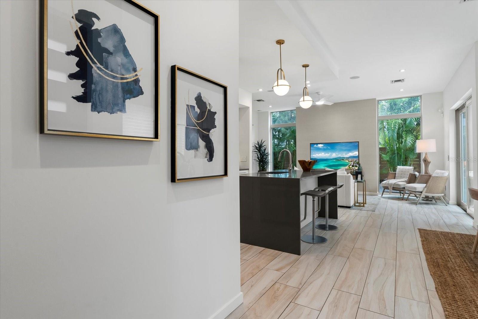 2814 W TAMIAMI CIRCLE
