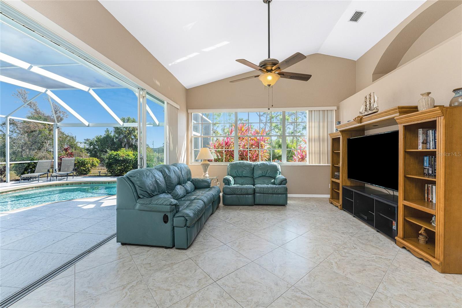 ROTONDA WEST BROADMOOR - Residential