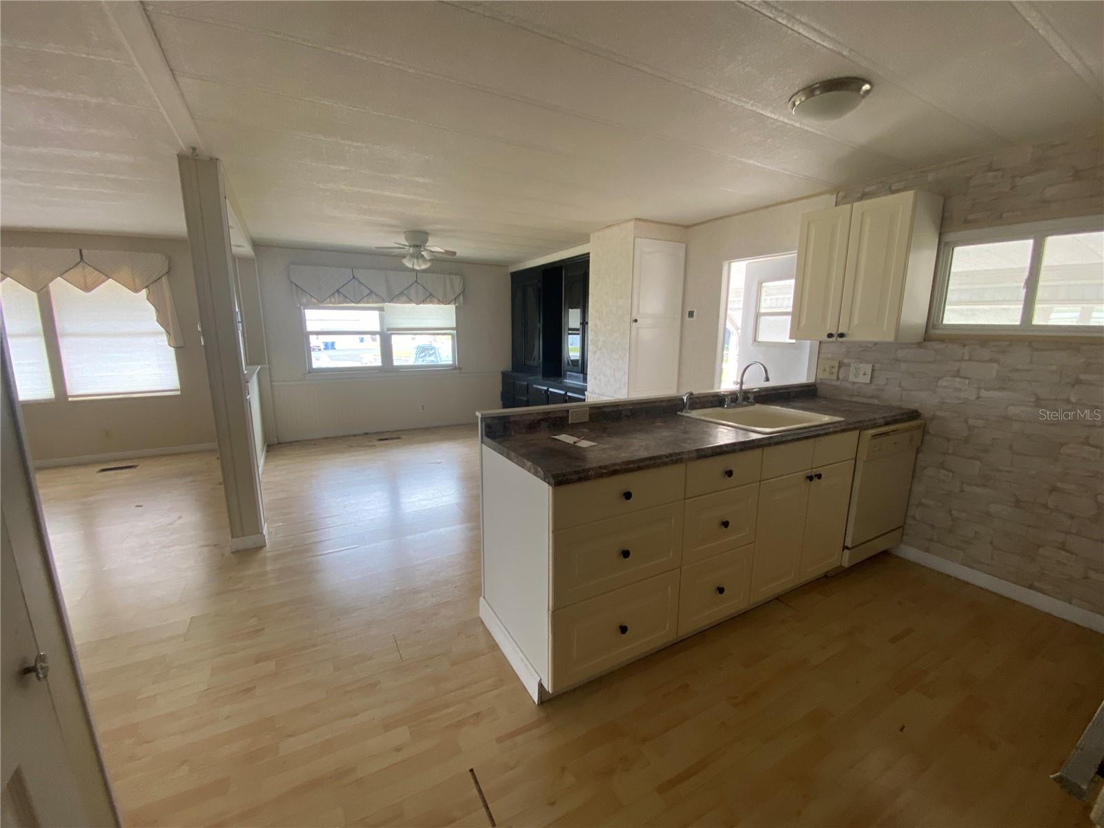 LAKE TARPON MOBILE HOME VILLAGE - Residential Lease