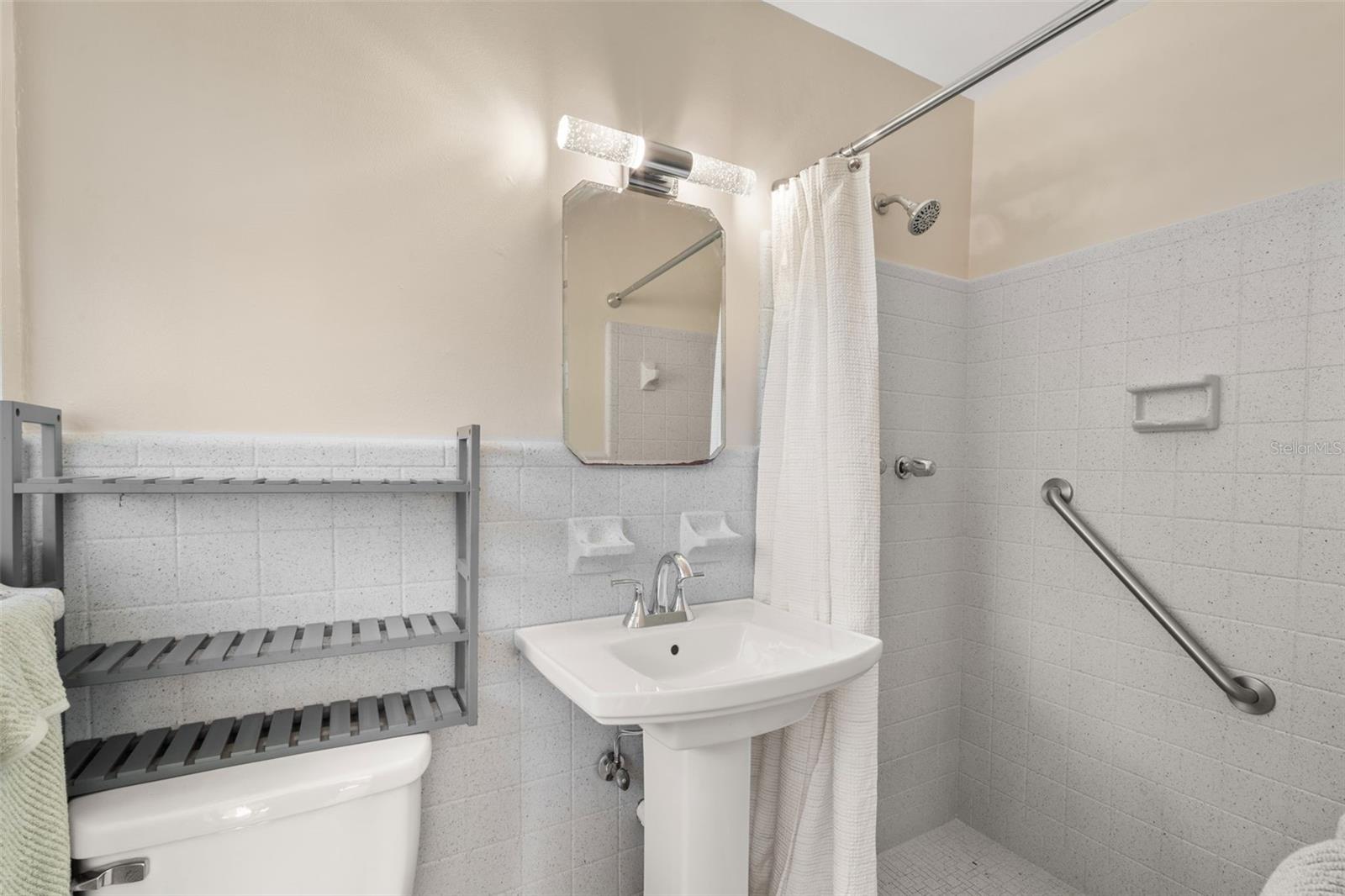 OAK RIDGE ESTATES - Residential