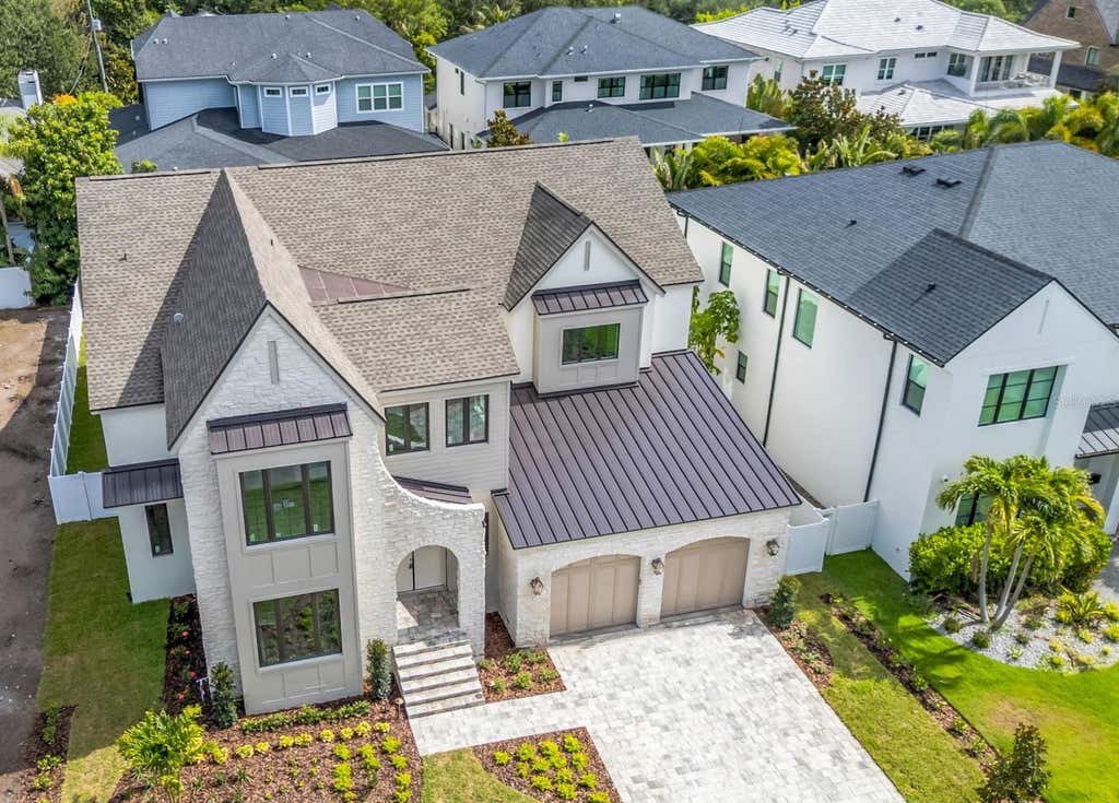 Photo of 2911 W Chapin Avenue, Tampa, FL 33611 (MLS # TB8524255)