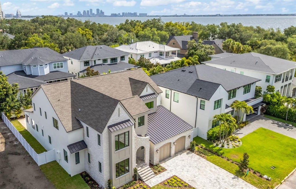 Photo of 2911 W Chapin Avenue, Tampa, FL 33611 (MLS # TB8524255)