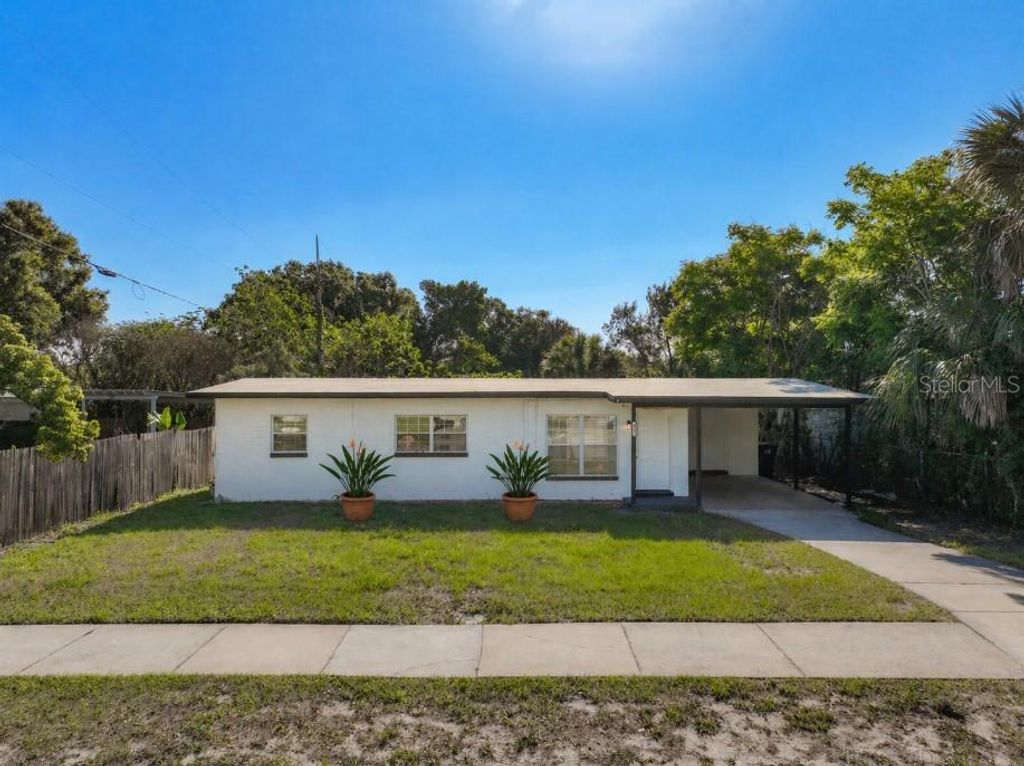 Photo of 2001 Conway Gardens Road, Orlando, FL 32806 (MLS # O6401052)