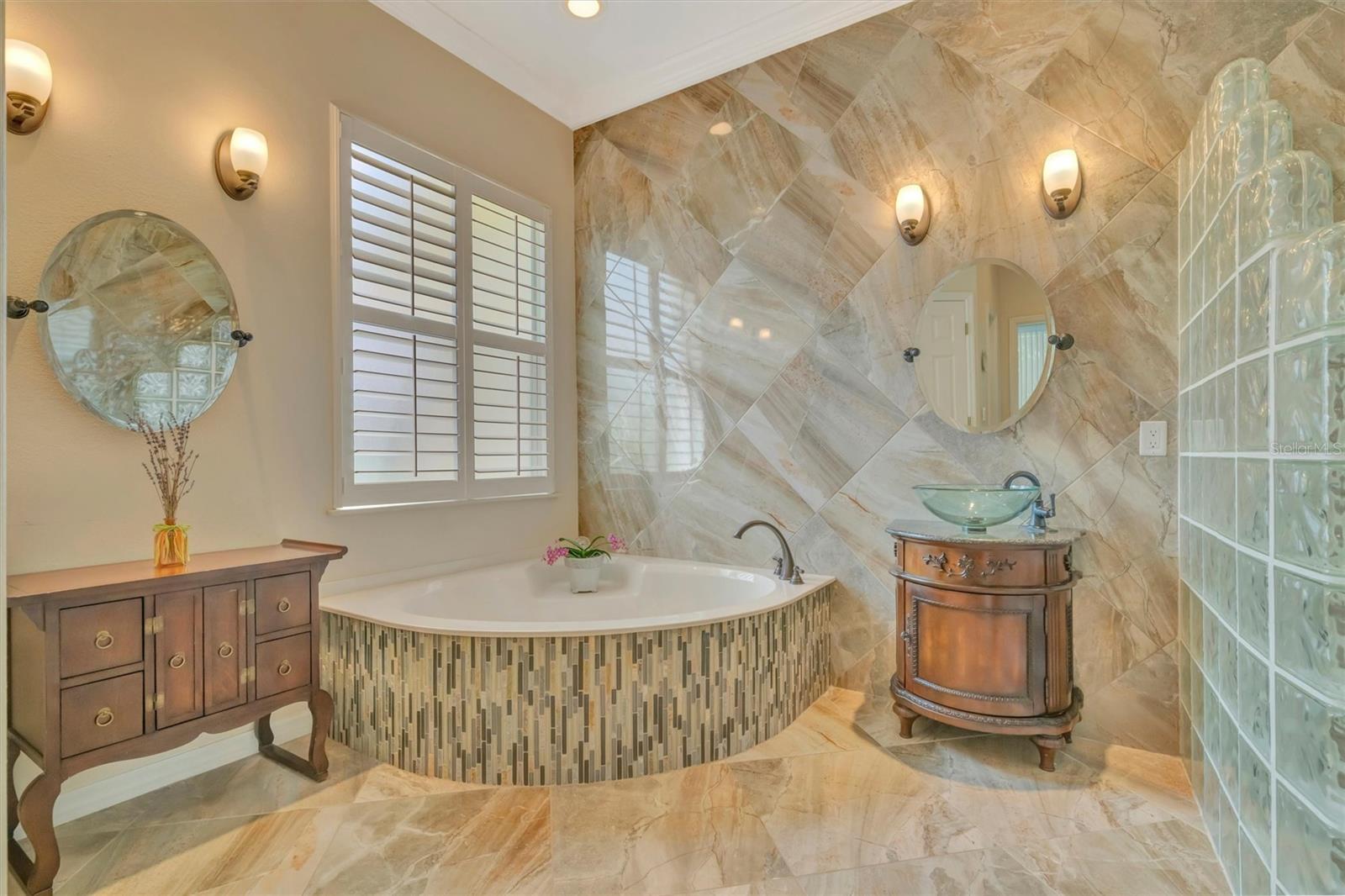 HAMPTONS UNIT 1 - Residential