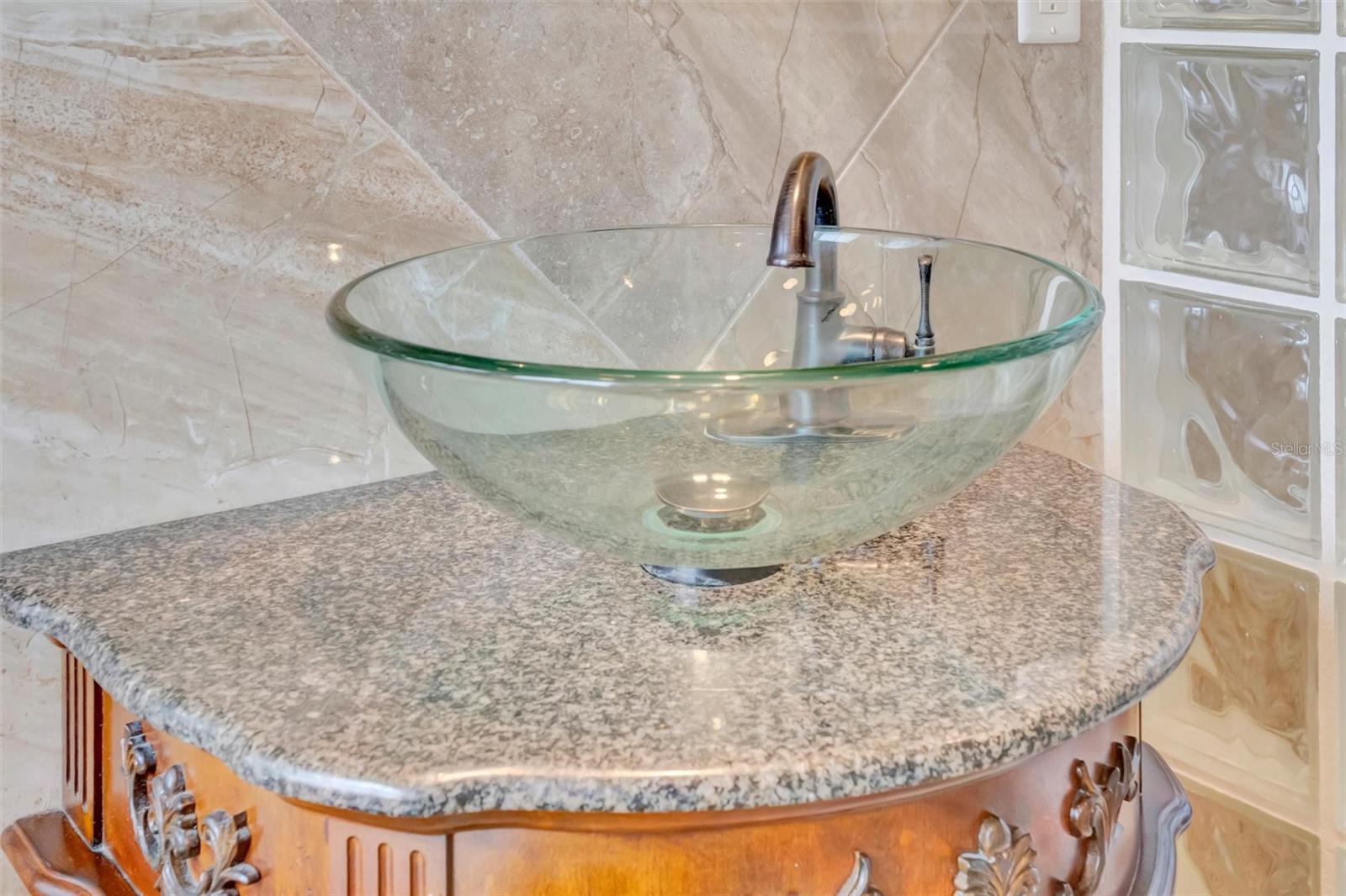 HAMPTONS UNIT 1 - Residential