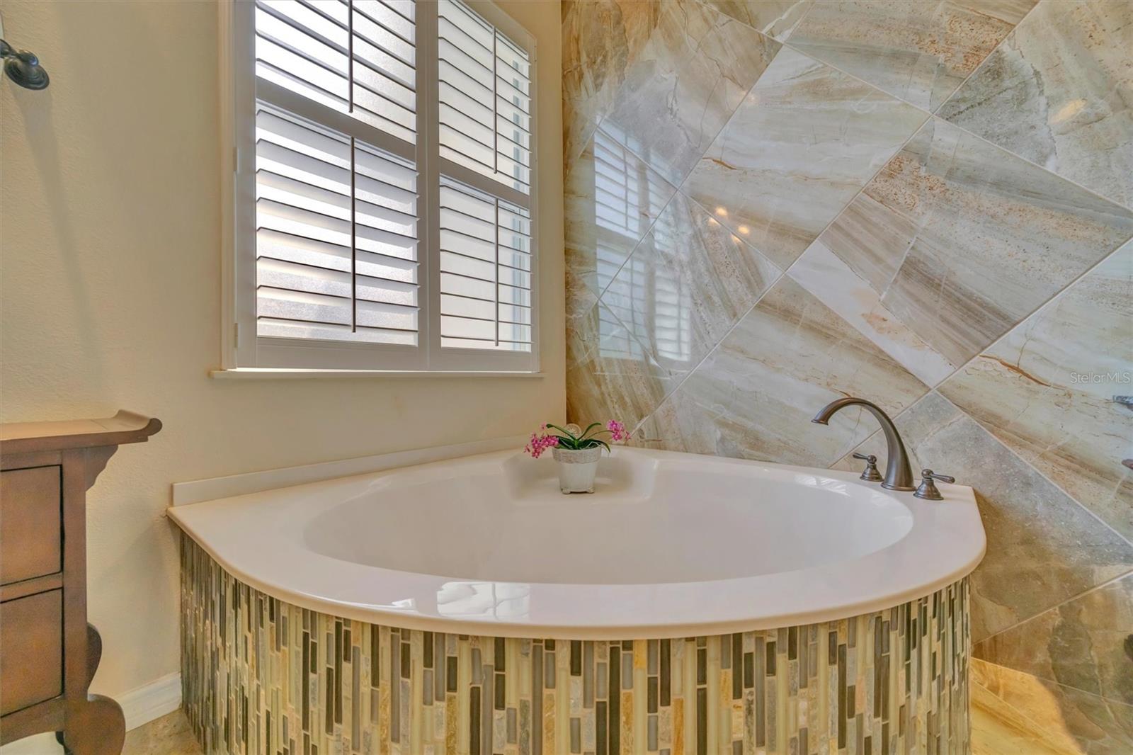 HAMPTONS UNIT 1 - Residential