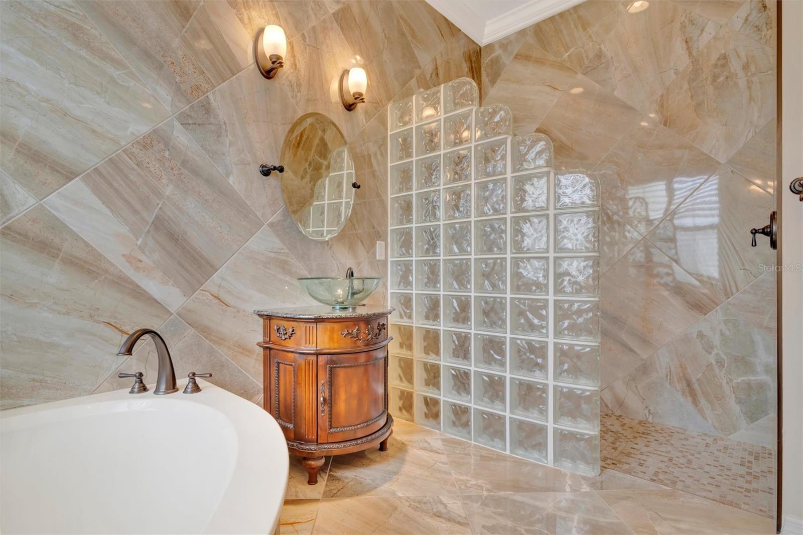 HAMPTONS UNIT 1 - Residential