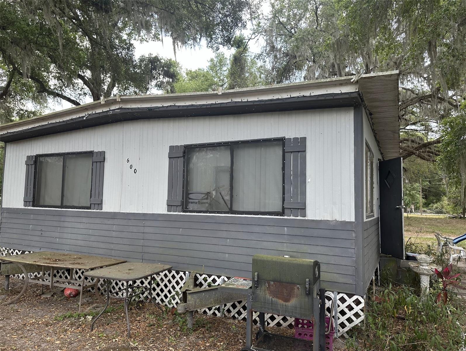 Affordable 3-bedroom, 1-bathroom home located at 600 Oak St, Wildwood, FL 34785. This 960 sq ft home sits on a spacious 0.37-acre lot and is being sold cash only. No HOA and no lot rent — you own the land outright. The property offers a functional layout with three well-sized bedrooms and great potential for investors, landlords, or buyers seeking a renovation project. With a little TLC, this could make a great rental, flip, or affordable residence. Conveniently located near shopping, dining, and The Villages. Priced at just $49,900. Don’t miss this opportunity.