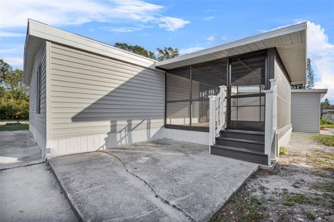 A home in WINTER HAVEN