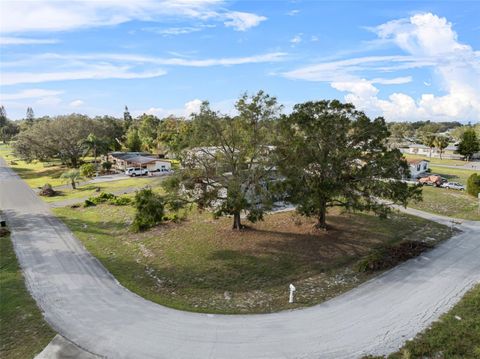 A home in WINTER HAVEN