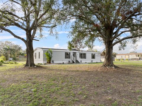 A home in WINTER HAVEN