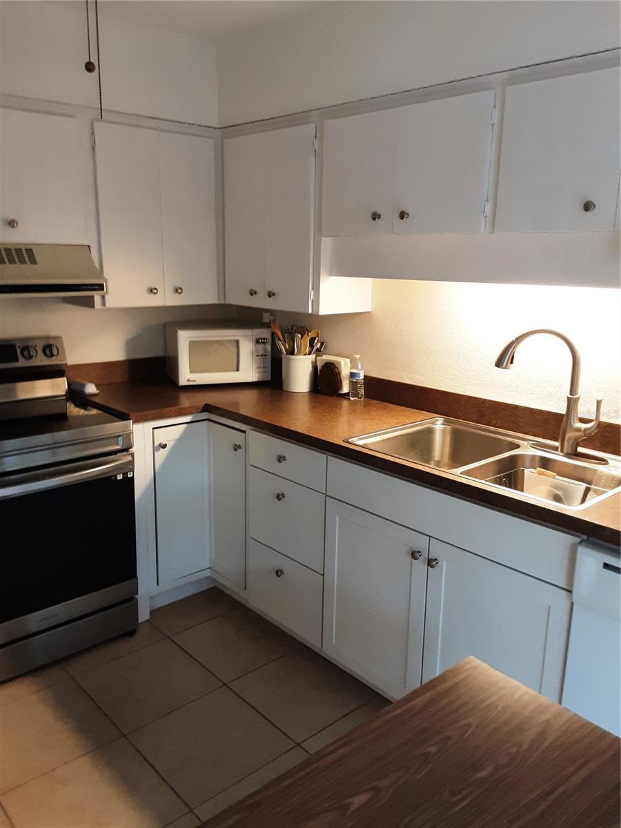 BEACON LAKES CONDO 05 - Residential