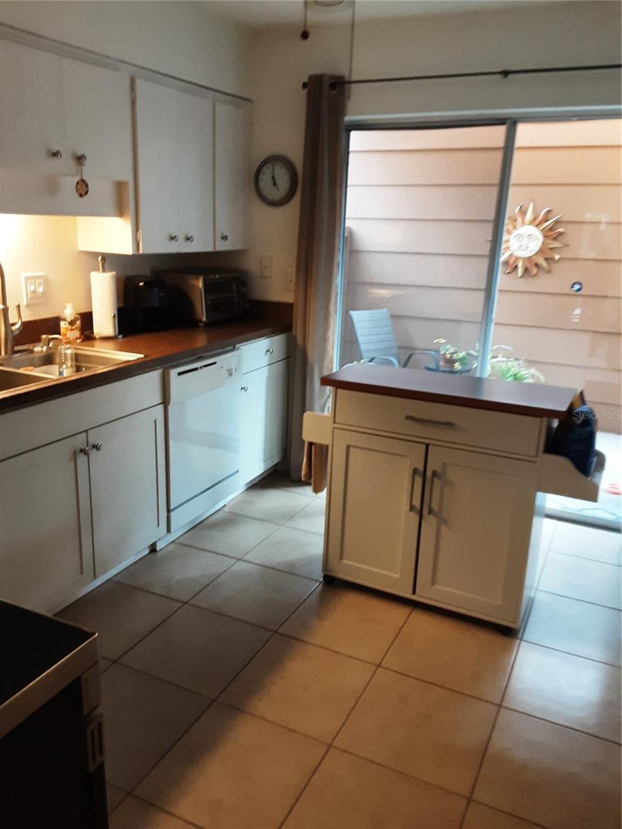 BEACON LAKES CONDO 05 - Residential