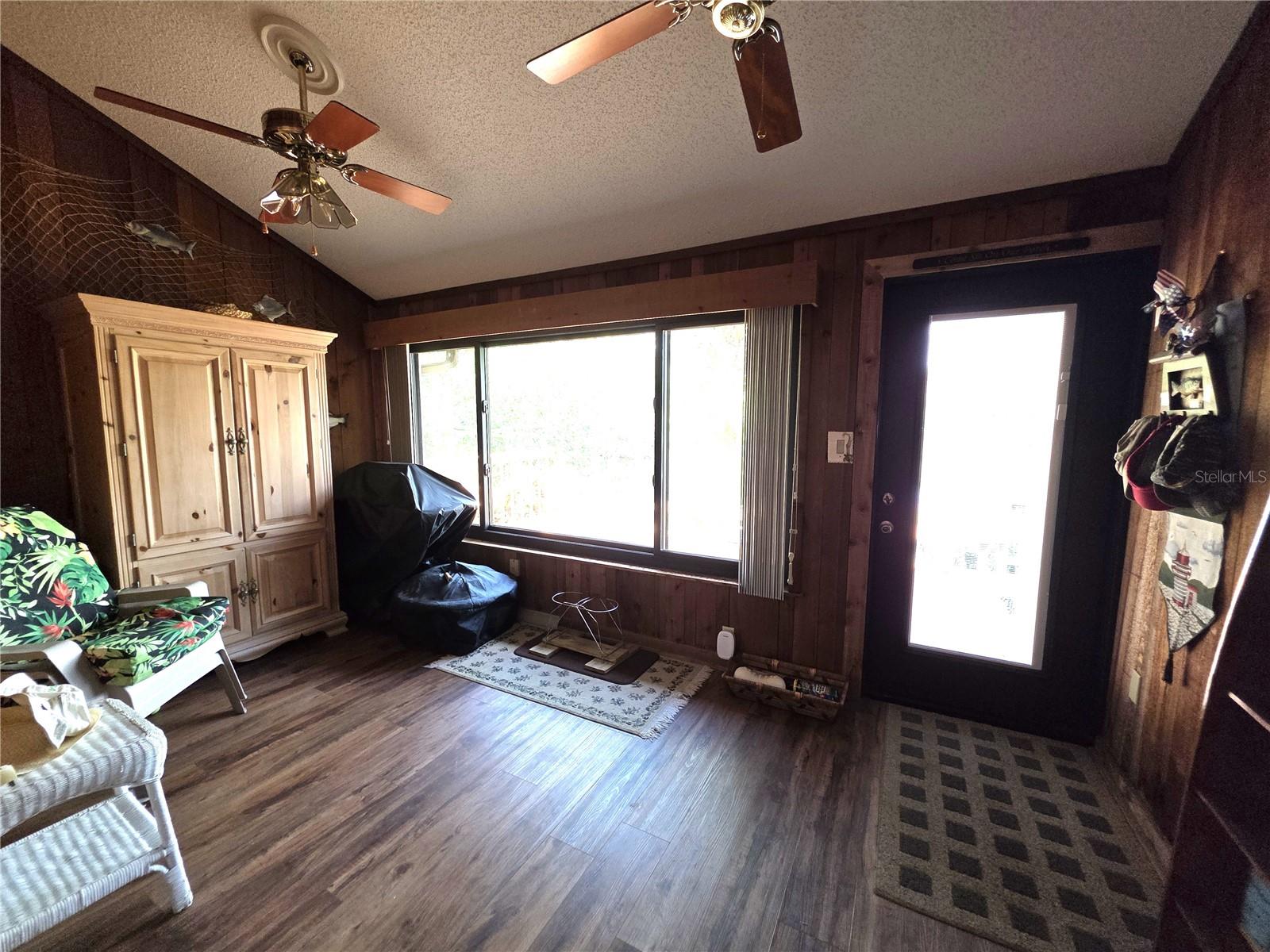 LEESBURG PALM HARBOR SUB - Residential Lease