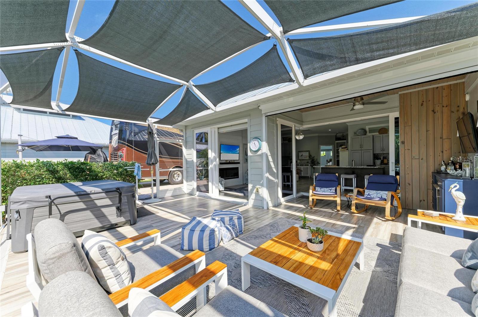 THORNTON CRK MOTORCOACH RESIDENCE - Residential