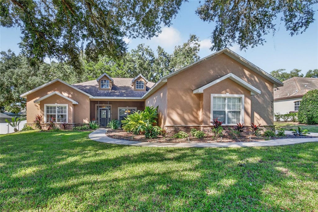Photo of 33615 Lake Myrtle Boulevard, Leesburg, FL 34748 (MLS # G5119615)