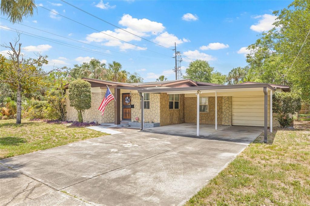 Photo of 4402 W Paxton Avenue, Tampa, FL 33611 (MLS # TB8439485)