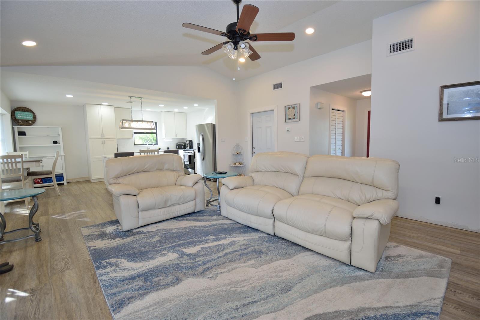 FOX LAKE MANOR SEC 01 - Residential