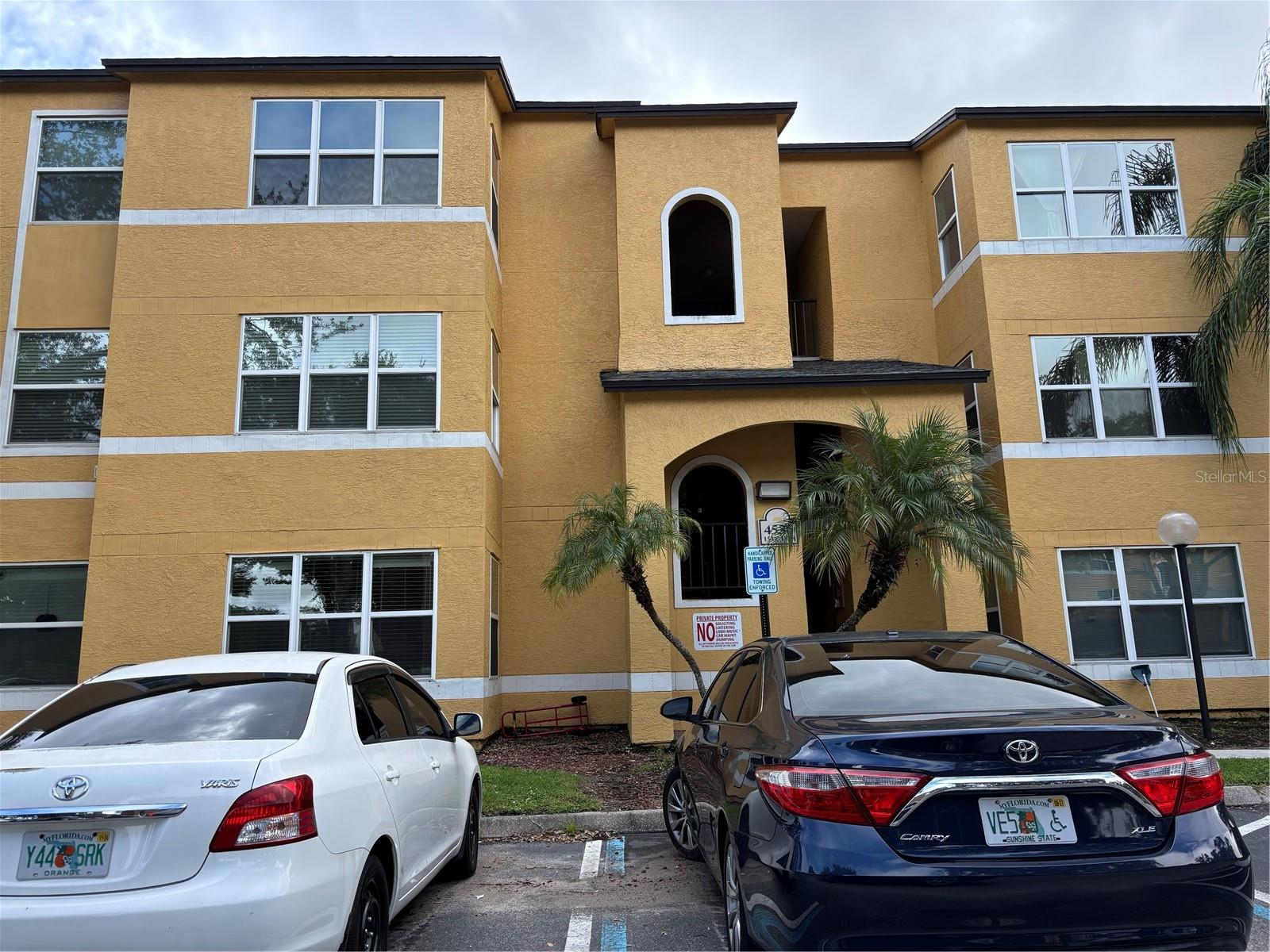 Charming 2-bed, 2-bath condo with 1,054 sq ft of living space, featuring laminate floors and peaceful water views. Located on the second floor in a gated Orlando community with access to a pool, fitness center, and scenic ponds. A comfortable and convenient retreat in a desirable location.